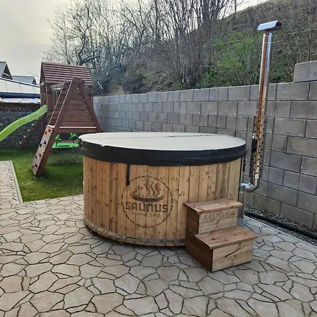 Fiona With Jacuzzi Vakantiehuis Mýto pod Ďumbierom